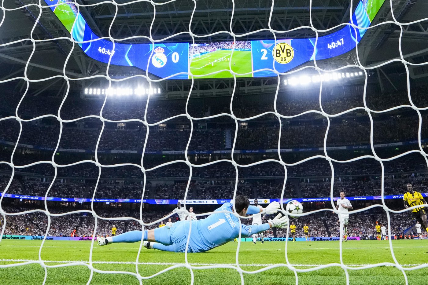 Courtois set to miss 'clasico' against Barcelona because of muscle injury | iNFOnews.ca