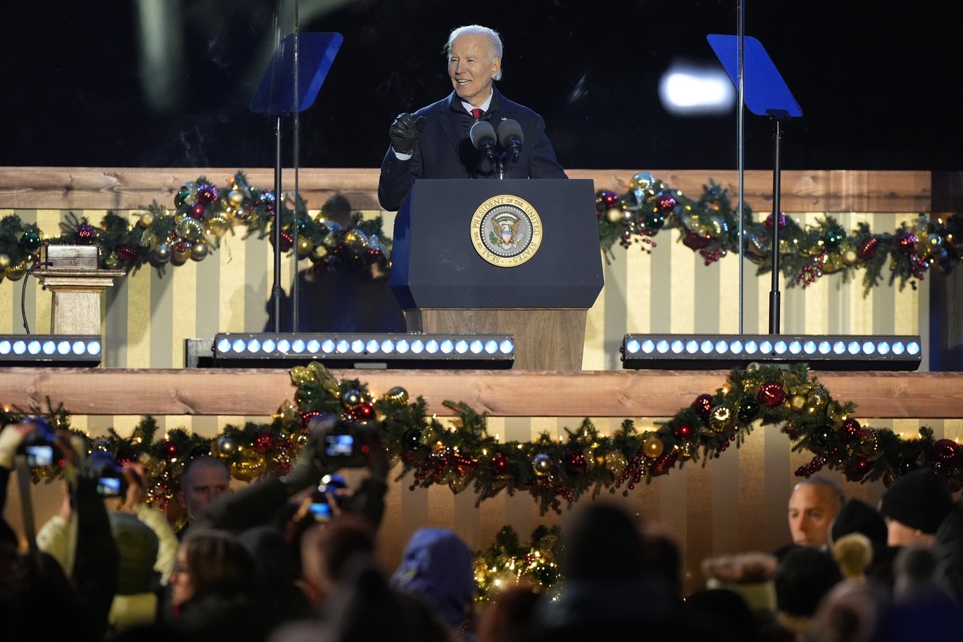 Biden at tree lighting says his holiday wish is for US to continue to seek light, liberty and love | iNFOnews.ca Biden at tree lighting says his holiday wish is for US to continue to seek light, liberty and love | iNFOnews.ca