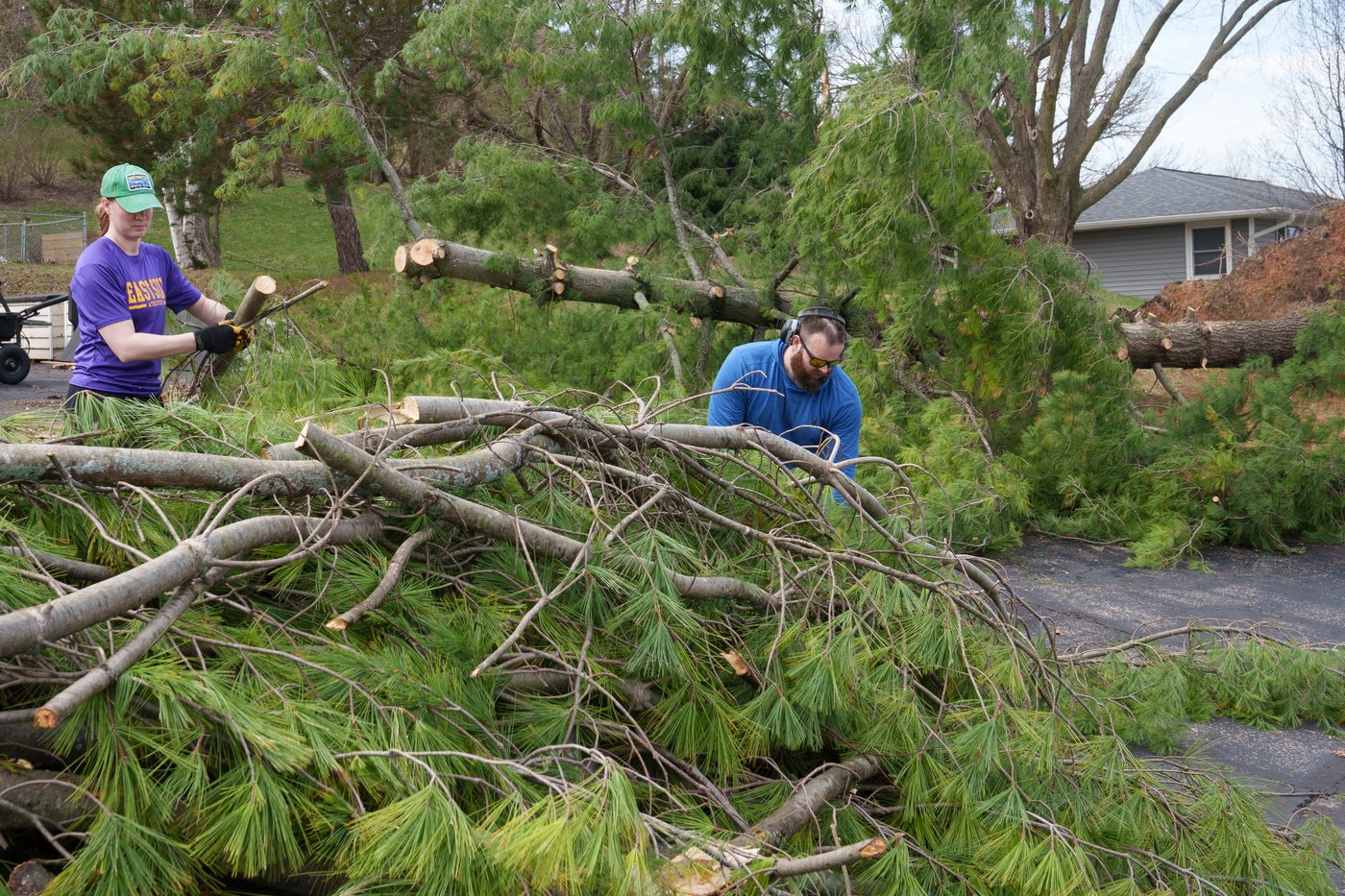 Severe storms accompanied by tornadoes damage communities from the Plains to the Midwest | iNwheels Severe storms accompanied by tornadoes damage communities from the Plains to the Midwest | iNwheels