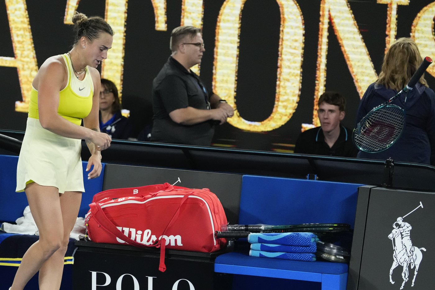 Australian Open: Aryna Sabalenka throws her racket after losing to Madison Keys in the final | iNFOnews.ca