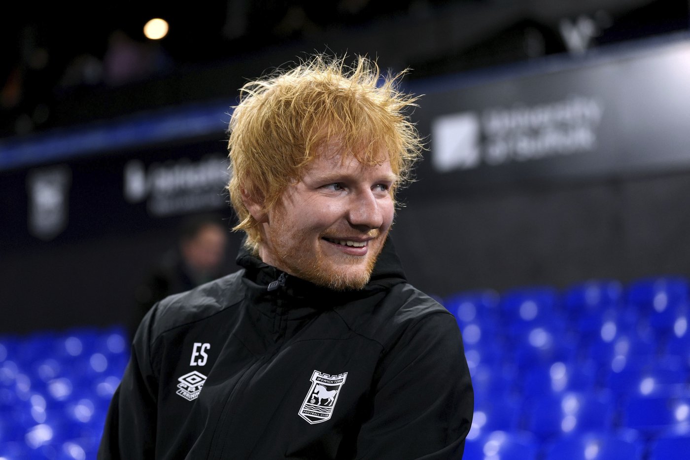 Pop star Ed Sheeran apologizes to Man United boss Ruben Amorim for crashing interview | iNFOnews.ca