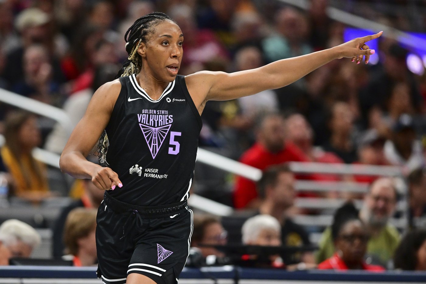 Valkyries rout the Fever 80-61 as Caitlin Clark struggles in her return from injury | iNFOnews.ca