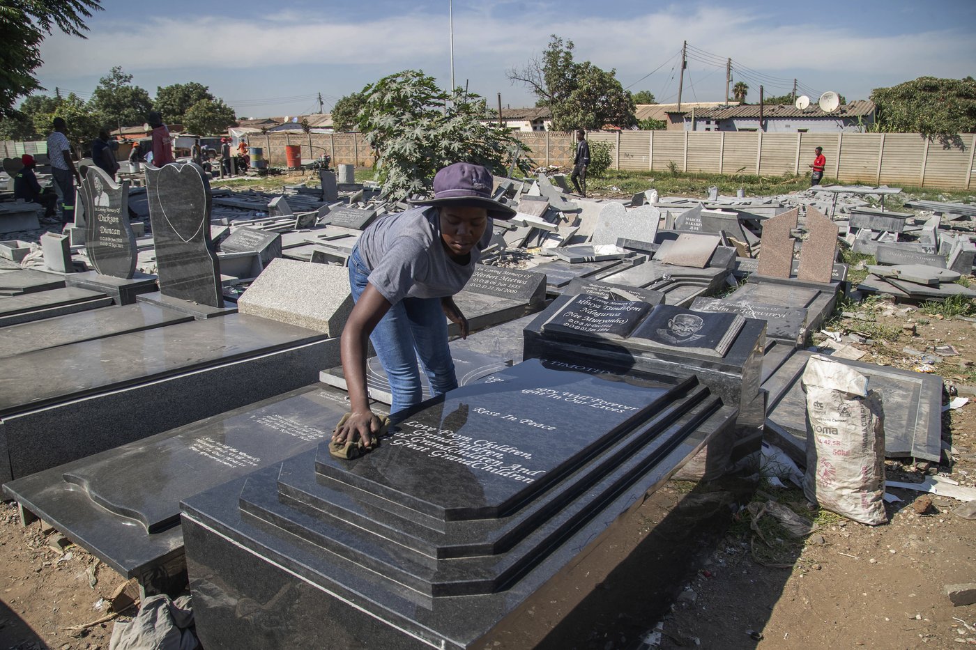 It's the holidays in Zimbabwe. Time to celebrate by unveiling a family tombstone | iNFOnews.ca It's the holidays in Zimbabwe. Time to celebrate by unveiling a family tombstone | iNFOnews.ca
