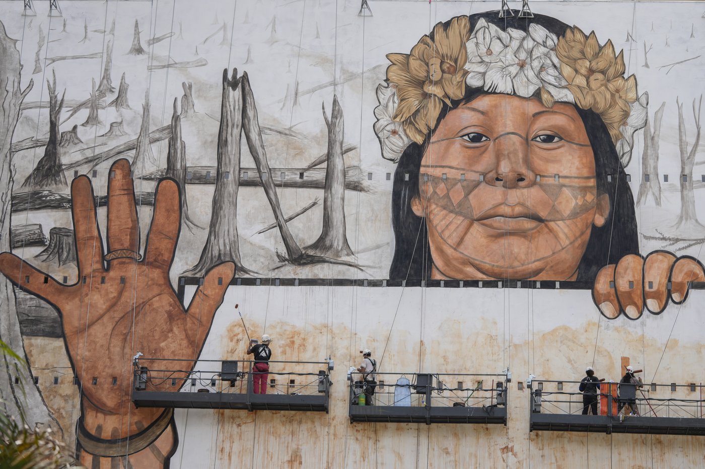 A Brazilian artist uses ash and mud for a massive Sao Paulo mural lamenting climate disasters | iNFOnews.ca A Brazilian artist uses ash and mud for a massive Sao Paulo mural lamenting climate disasters | iNFOnews.ca