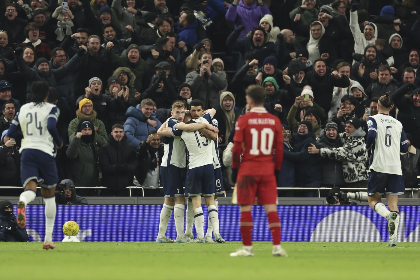 Referee makes in-stadium announcement to rule out a goal in a first for English soccer | iNFOnews.ca Referee makes in-stadium announcement to rule out a goal in a first for English soccer | iNFOnews.ca