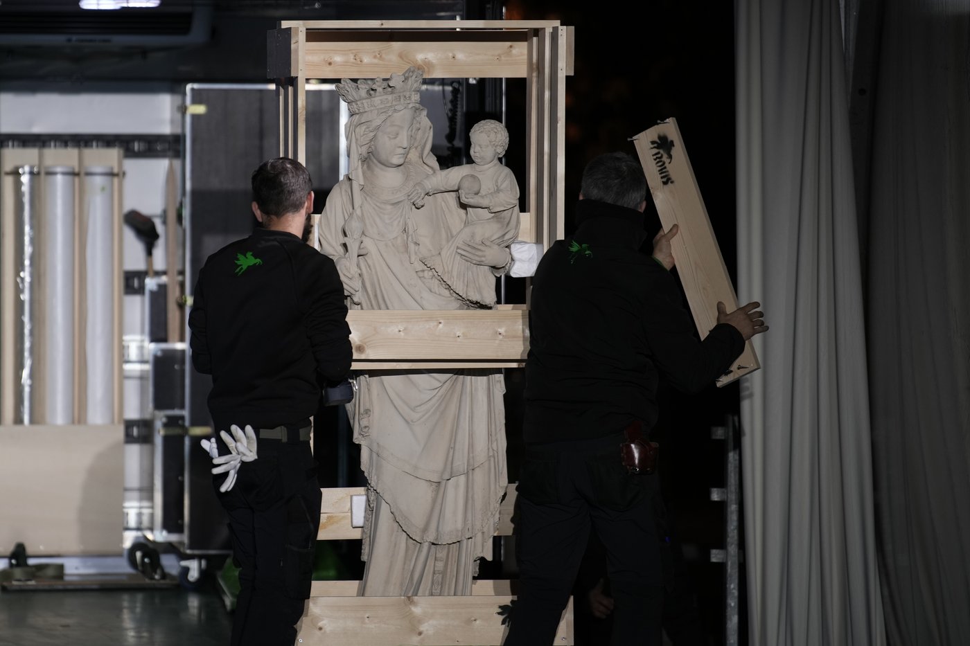 Virgin Mary statue, a symbol of resilience, returns to Notre Dame Cathedral 5 years after fire | iNFOnews.ca Virgin Mary statue, a symbol of resilience, returns to Notre Dame Cathedral 5 years after fire | iNFOnews.ca