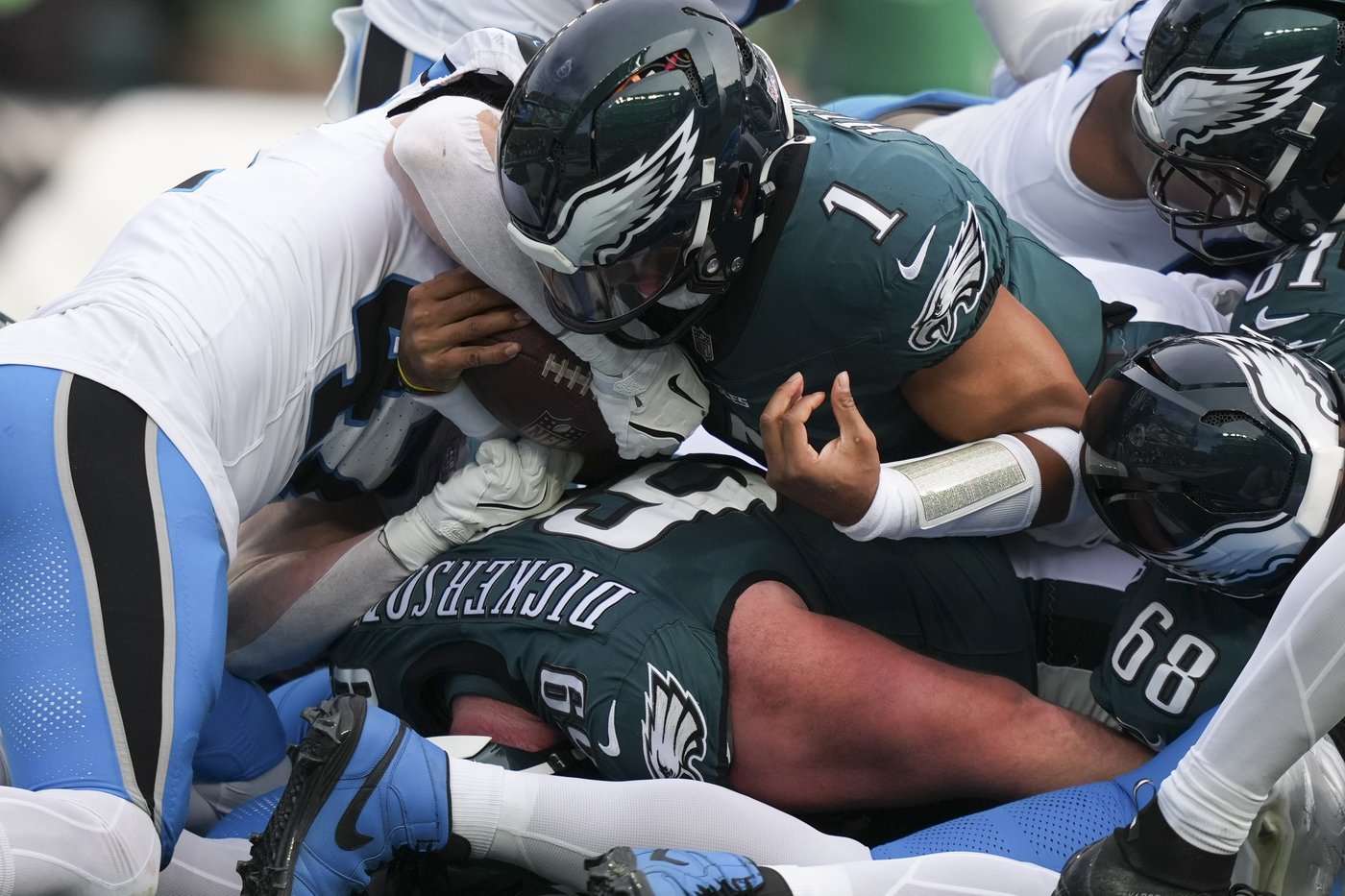 Eagles try to cast aside perceived Hurts-Brown relationship issues ahead of Steelers showdown | iNFOnews.ca Eagles try to cast aside perceived Hurts-Brown relationship issues ahead of Steelers showdown | iNFOnews.ca