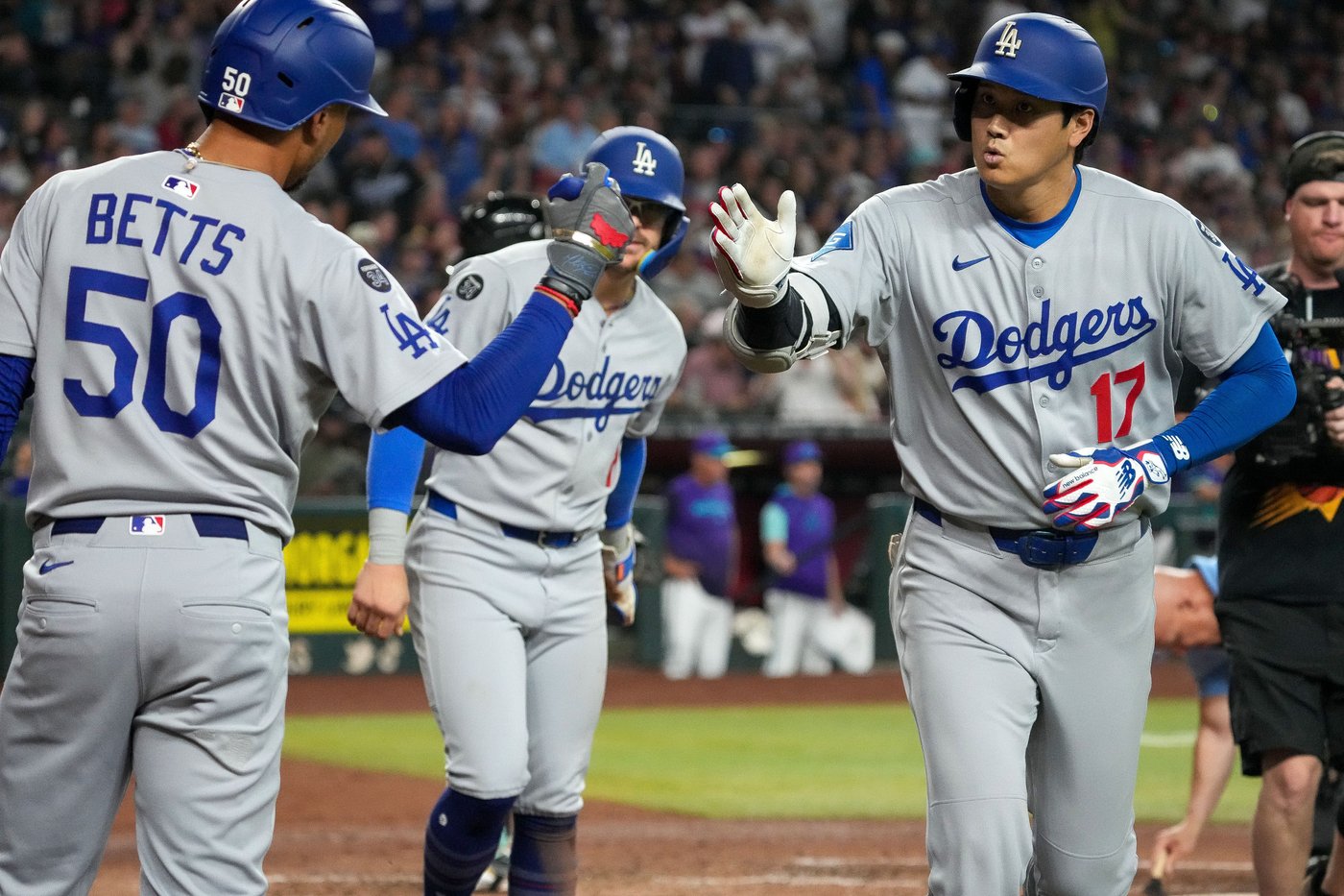 Ohtani hits 54th homer as Dodgers beat Diamondbacks 8-0 for 12th NL West title in 13 years | iNFOnews.ca