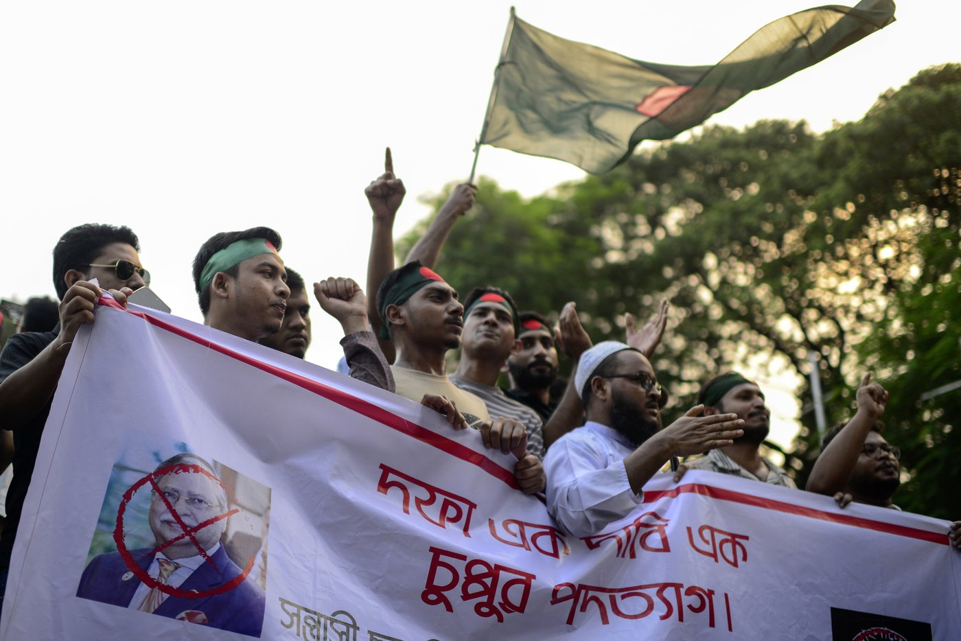 Fresh tension grips Bangladesh as student protesters demand president's resignation | iNFOnews.ca