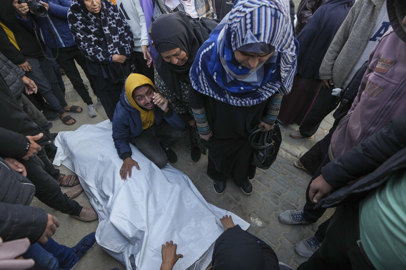 Israeli strikes in Gaza kill at least 22 as Vatican envoy visits Christians for pre-Christmas Mass | iNFOnews.ca Israeli strikes in Gaza kill at least 22 as Vatican envoy visits Christians for pre-Christmas Mass | iNFOnews.ca