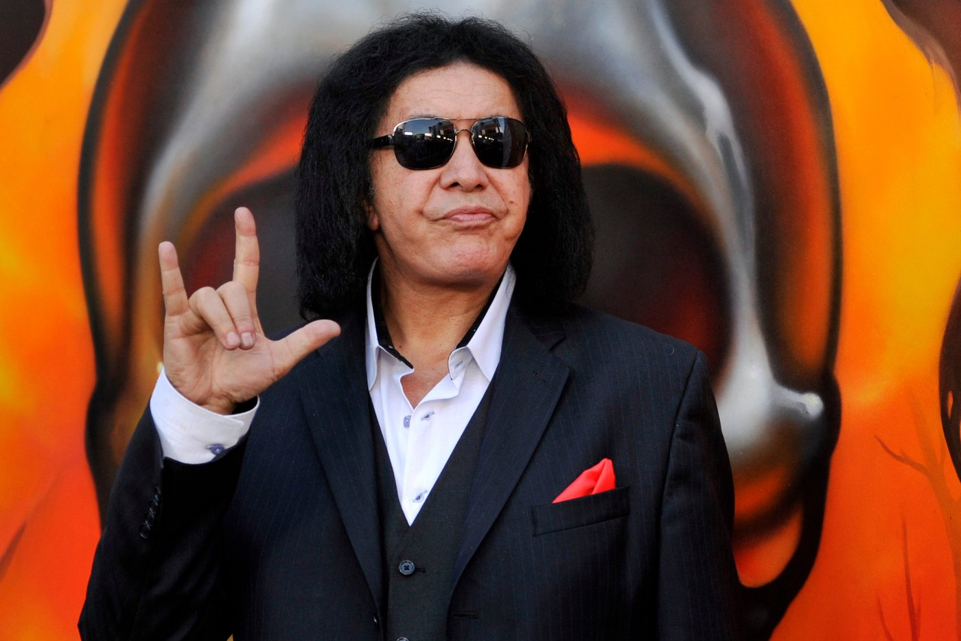 Kiss rocker Gene Simmons recovering after crashing SUV | iNFOnews.ca Kiss rocker Gene Simmons recovering after crashing SUV | iNFOnews.ca
