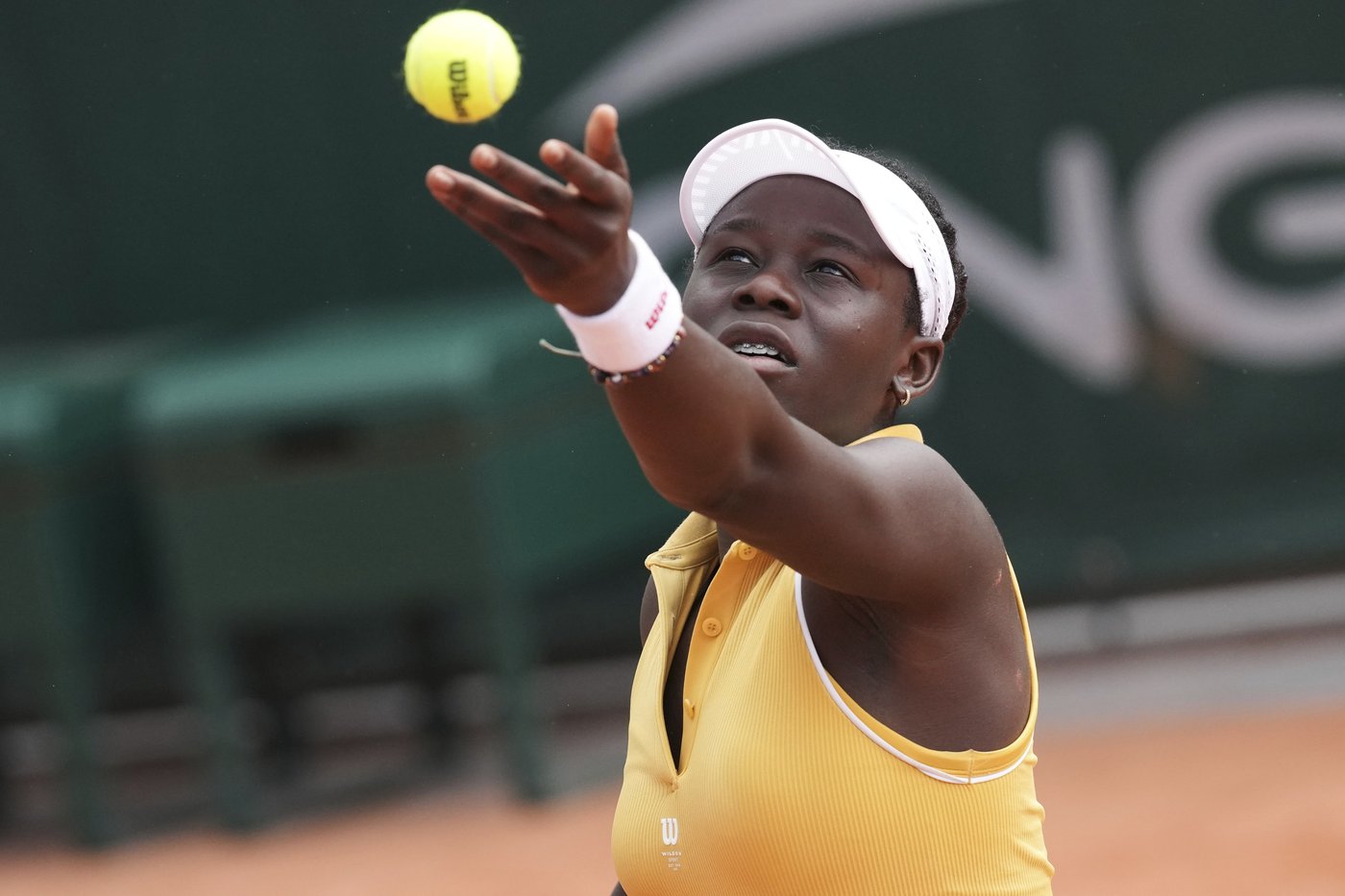 Canadian teen Victoria Mboko falls to Olympic champ Zheng Qinwen at French Open | iNFOnews.ca Canadian teen Victoria Mboko falls to Olympic champ Zheng Qinwen at French Open | iNFOnews.ca