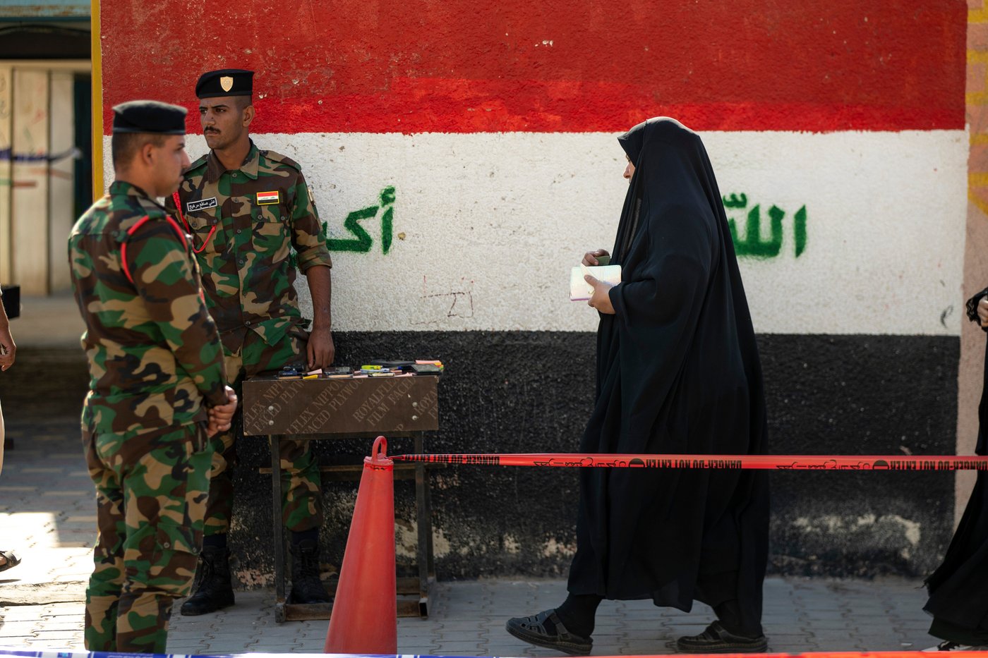 Photos show Iraqis voting in parliamentary election | iNFOnews.ca