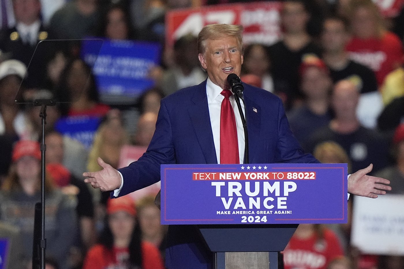 Harris hits Trump's promise of mass deportations as Trump rallies on Long Island | iNFOnews.ca