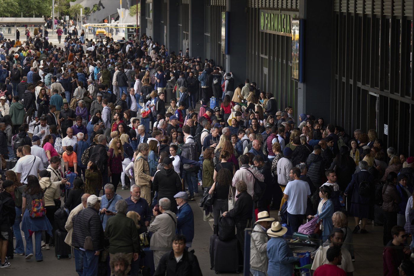 Spain and Portugal focus on cause of huge blackout with power almost fully restored | iNFOnews.ca Spain and Portugal focus on cause of huge blackout with power almost fully restored | iNFOnews.ca