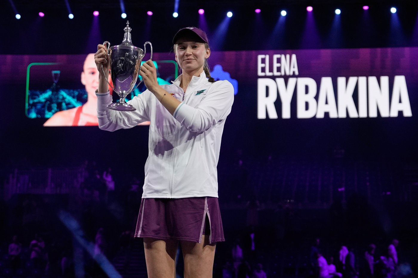 Rybakina beats No. 1-ranked Sabalenka to win WTA Finals | iNFOnews.ca