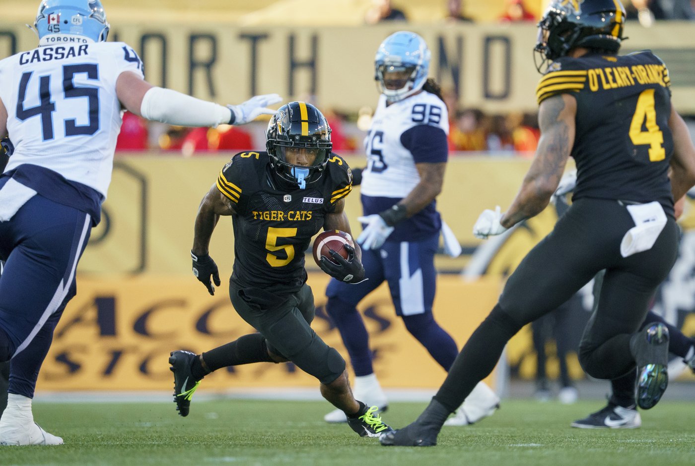 Ticats running back Bell closing in on first pro 1,000-yard rushing campaign | iNFOnews.ca Ticats running back Bell closing in on first pro 1,000-yard rushing campaign | iNFOnews.ca