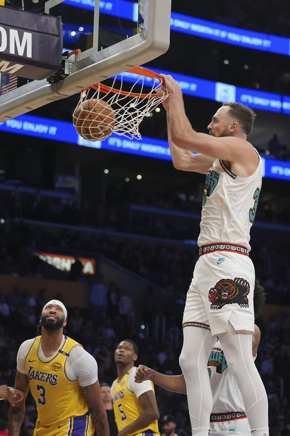 LeBron James has third straight triple-double as Lakers rally for 128-123 victory over Grizzlies | iNFOnews.ca LeBron James has third straight triple-double as Lakers rally for 128-123 victory over Grizzlies | iNFOnews.ca