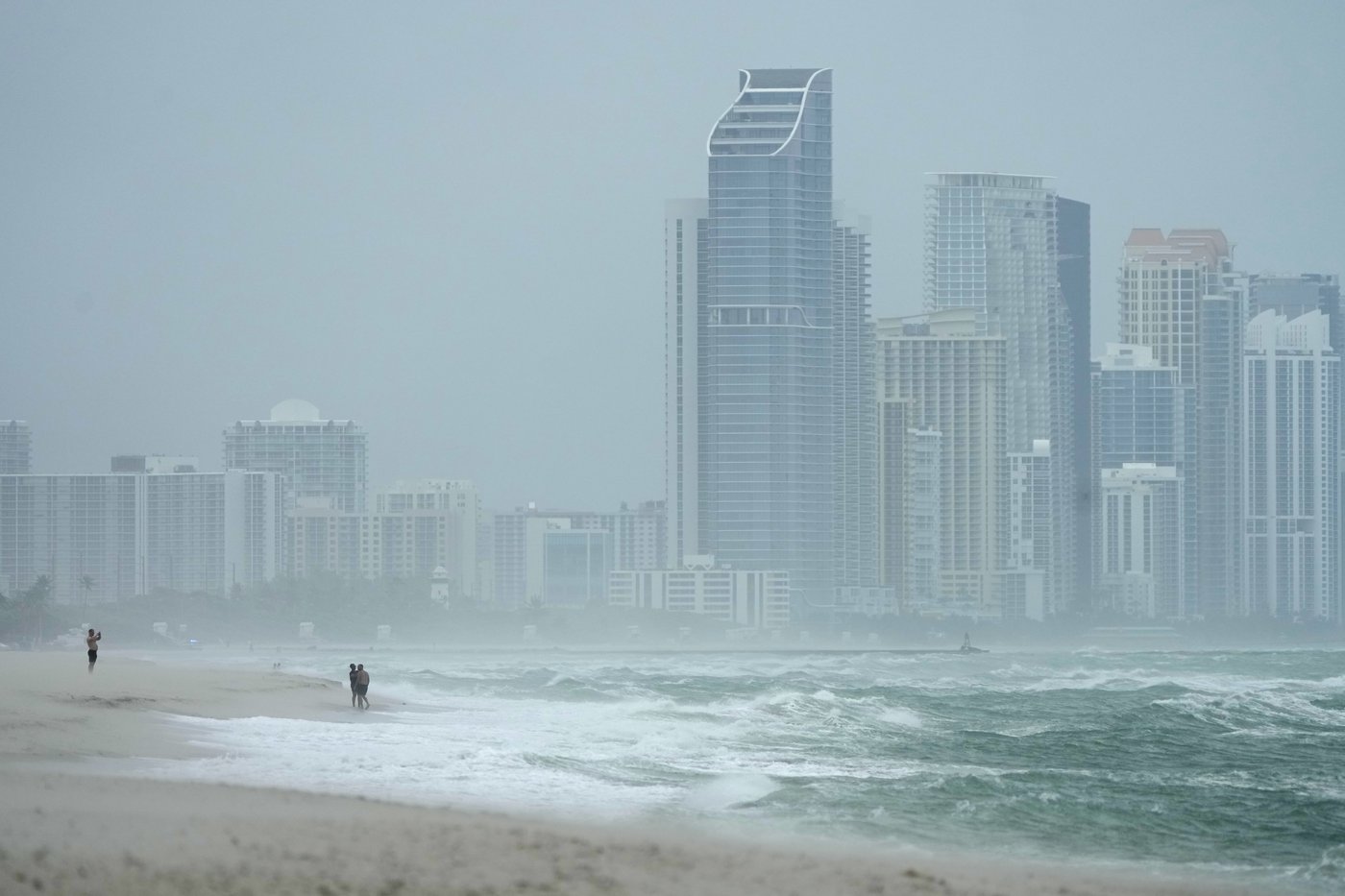 The Latest: Hurricane Milton weakens to Category 1, but danger remains in Florida | iNFOnews.ca