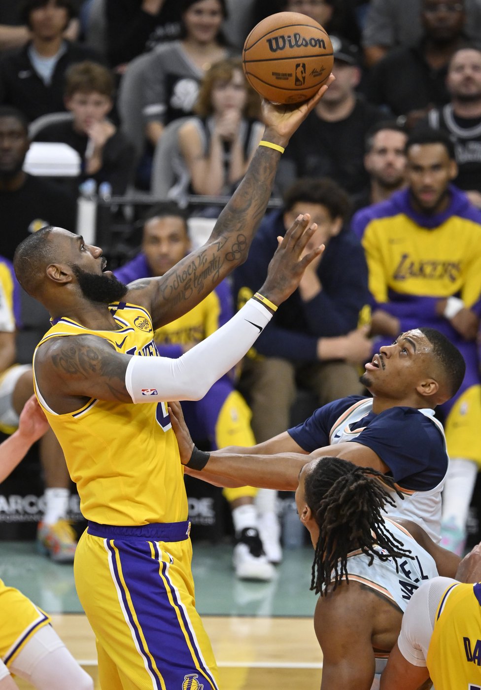 Davis and James power the Lakers past Wembanyama and the Spurs 119-101 | iNFOnews.ca Davis and James power the Lakers past Wembanyama and the Spurs 119-101 | iNFOnews.ca