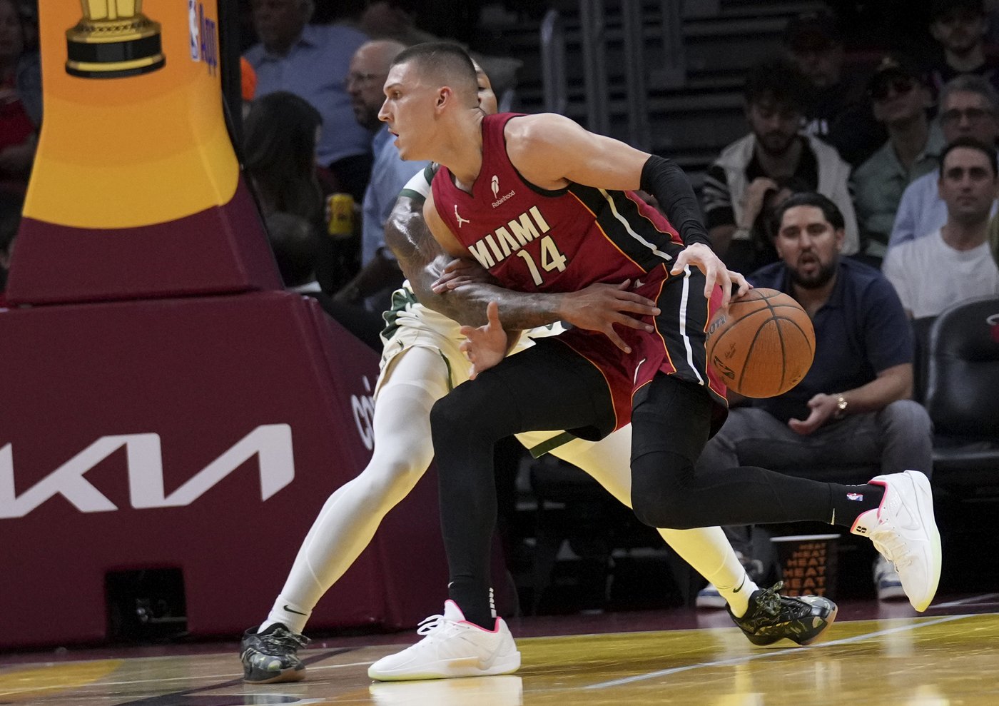 Lillard scores 37 points and Giannis-less Bucks hold off Heat 106-103 to move to 3-0 in Cup play | iNFOnews.ca Lillard scores 37 points and Giannis-less Bucks hold off Heat 106-103 to move to 3-0 in Cup play | iNFOnews.ca