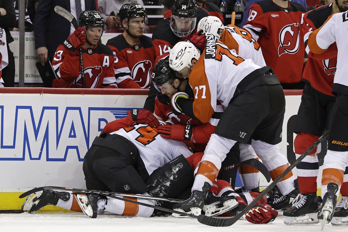 Jake Allen stops 24 as Devils rout Flyers 5-0 | iNFOnews.ca