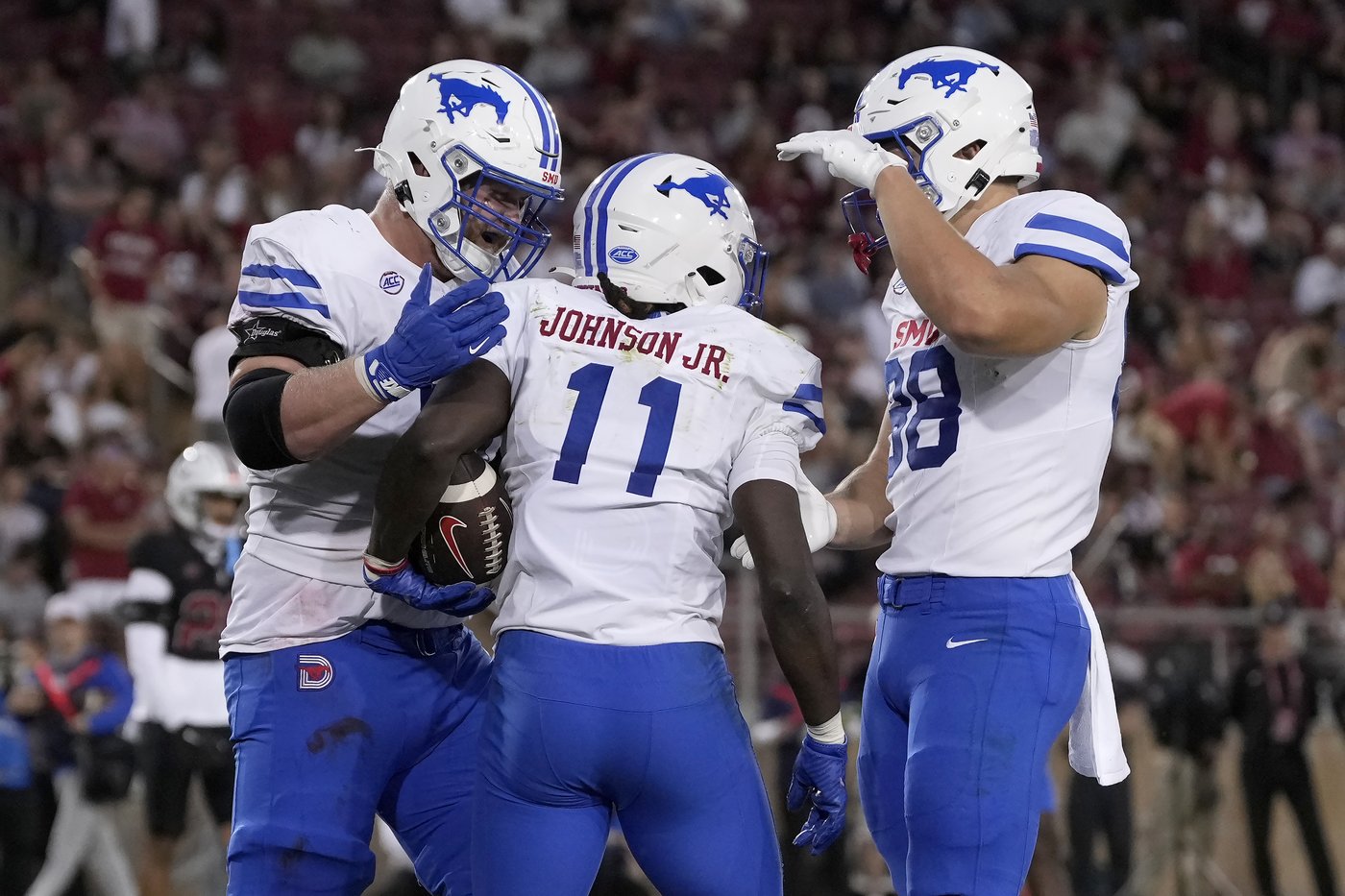 Kevin Jennings throws 3 TD passes to lead No. 21 past Stanford, 40-10 | iNFOnews.ca