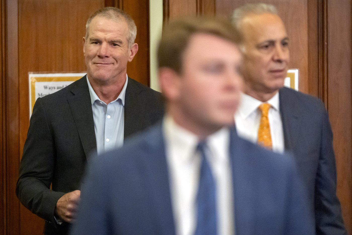 Retired NFL quarterback Brett Favre says he has Parkinson's disease | iNFOnews.ca