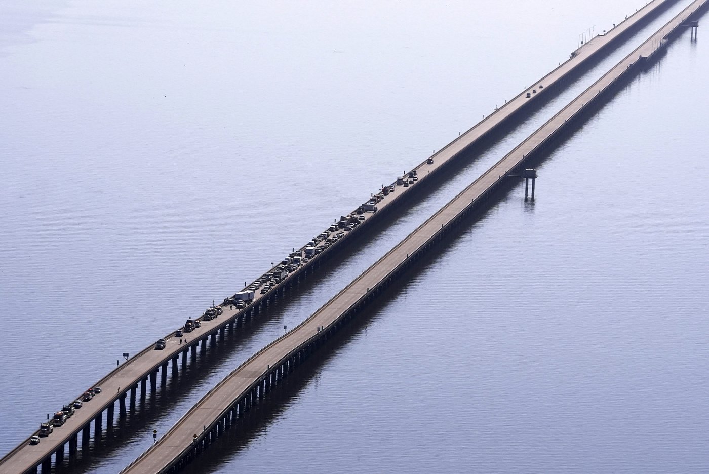 Multiple car crashes close 24-mile-long bridge outside of New Orleans after sudden fog | iNFOnews.ca Multiple car crashes close 24-mile-long bridge outside of New Orleans after sudden fog | iNFOnews.ca