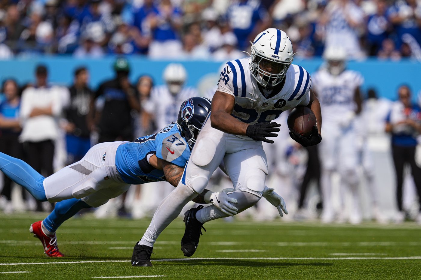 Jonathan Taylor rushes for 3 TDs as Colts improve to 3-0 in a 41-20 rout of Titans | iNFOnews.ca