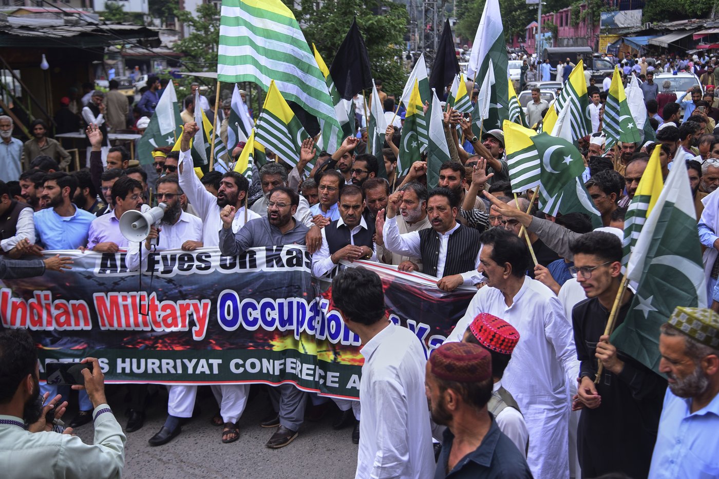 Pakistan asks Gulf allies to help ease India tensions following Kashmir attack | iNFOnews.ca Pakistan asks Gulf allies to help ease India tensions following Kashmir attack | iNFOnews.ca