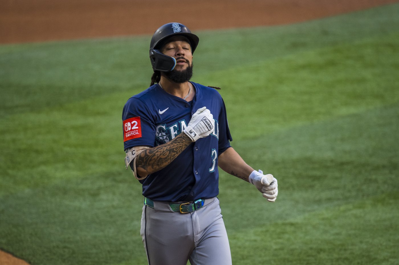 Tellez hits an RBI single in the 9th as the Mariners beat the Rangers 2-1 for their 6th straight win | iNFOnews.ca Tellez hits an RBI single in the 9th as the Mariners beat the Rangers 2-1 for their 6th straight win | iNFOnews.ca