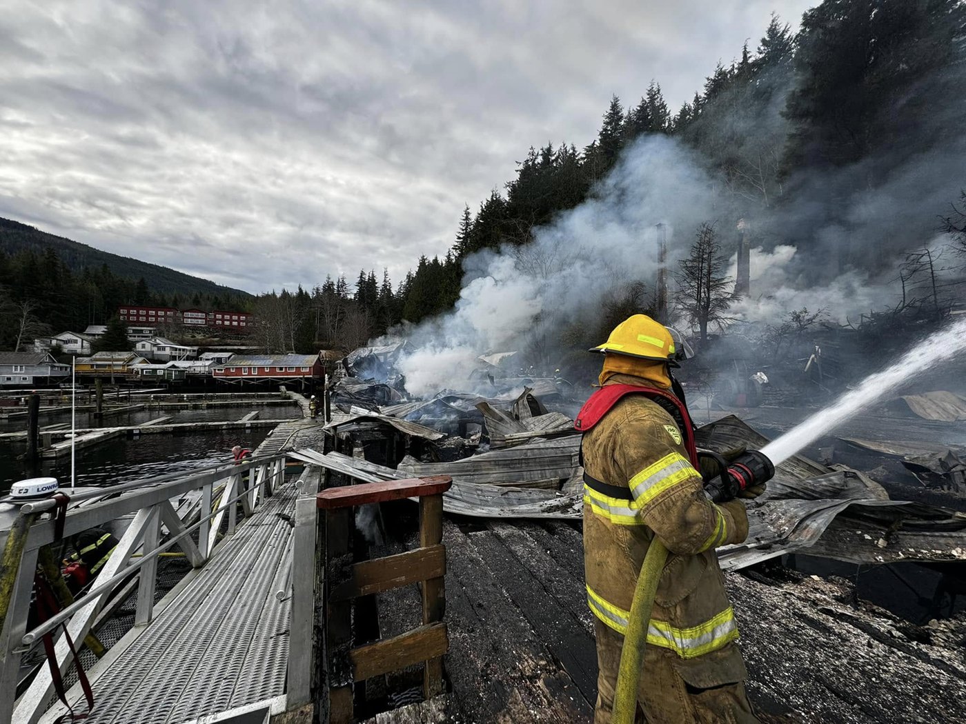 'Devastating loss': Fire engulfs Telegraph Cove boardwalk on Vancouver Island | iNFOnews.ca