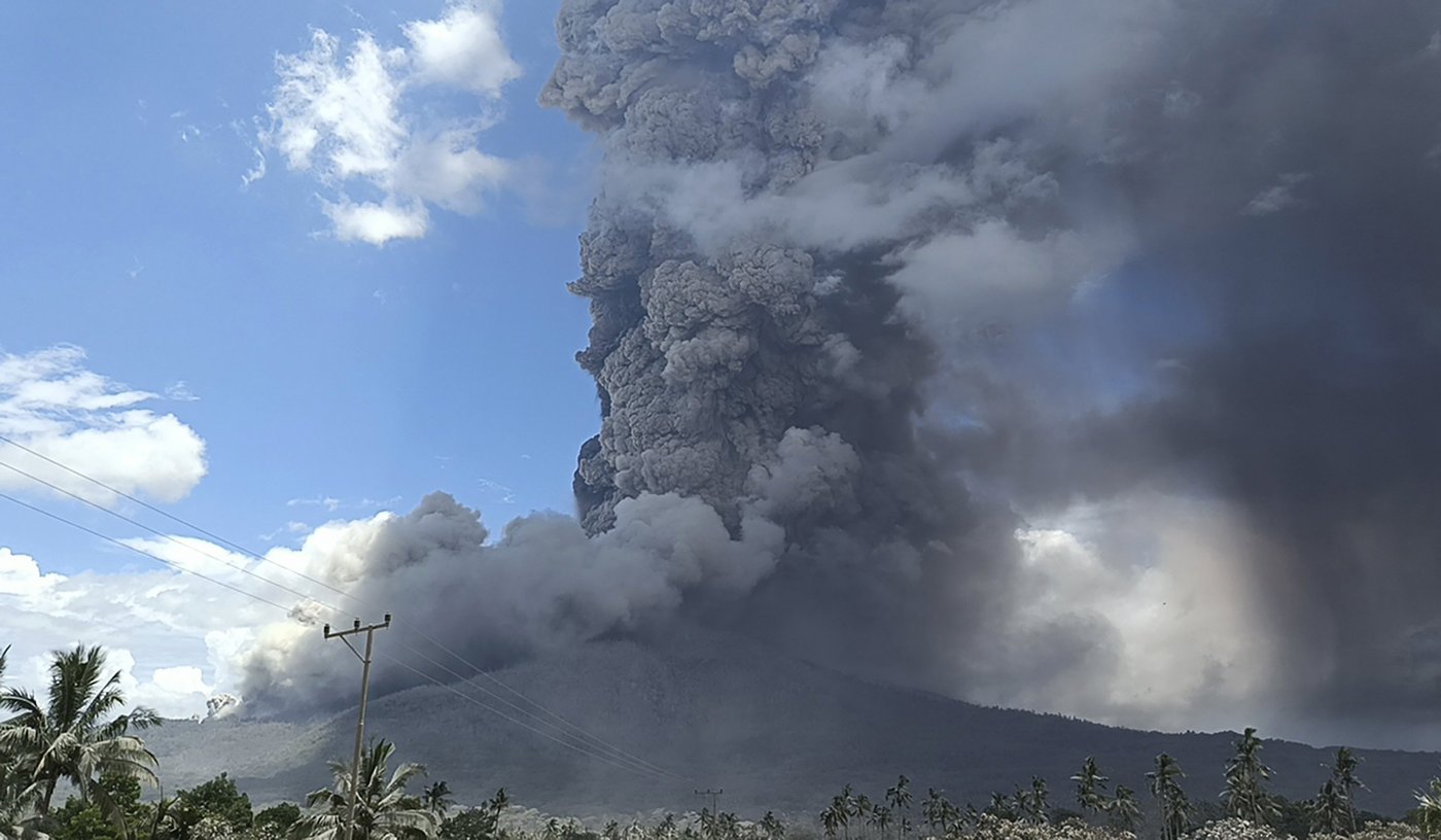 Indonesia's Mount Lewotobi Laki Laki continues to unleash towering column of hot clouds | iNFOnews.ca Indonesia's Mount Lewotobi Laki Laki continues to unleash towering column of hot clouds | iNFOnews.ca
