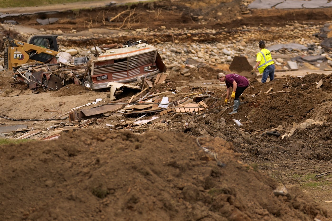 When will the power return? Weary Carolinas residents long for relief after Helene's fury | iNFOnews.ca