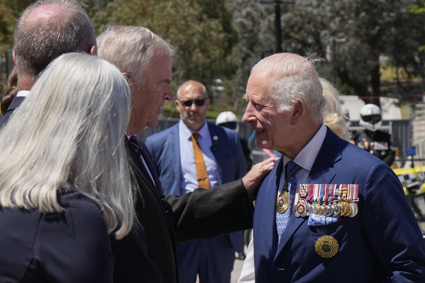 King Charles and Queen Camilla lay wreaths at Australian War Memorial then greet well-wishers | iNFOnews.ca