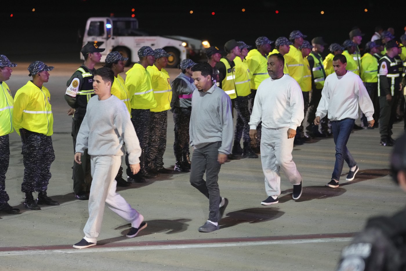 Venezuela sends 2 planes to US to return migrants, signaling a potential improvement in relations | iNFOnews.ca