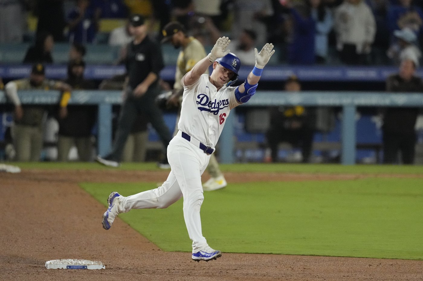 Shohei Ohtani heads to 1st postseason after Dodgers clinch NL West title with a 7-2 win over Padres | iNFOnews.ca Shohei Ohtani heads to 1st postseason after Dodgers clinch NL West title with a 7-2 win over Padres | iNFOnews.ca