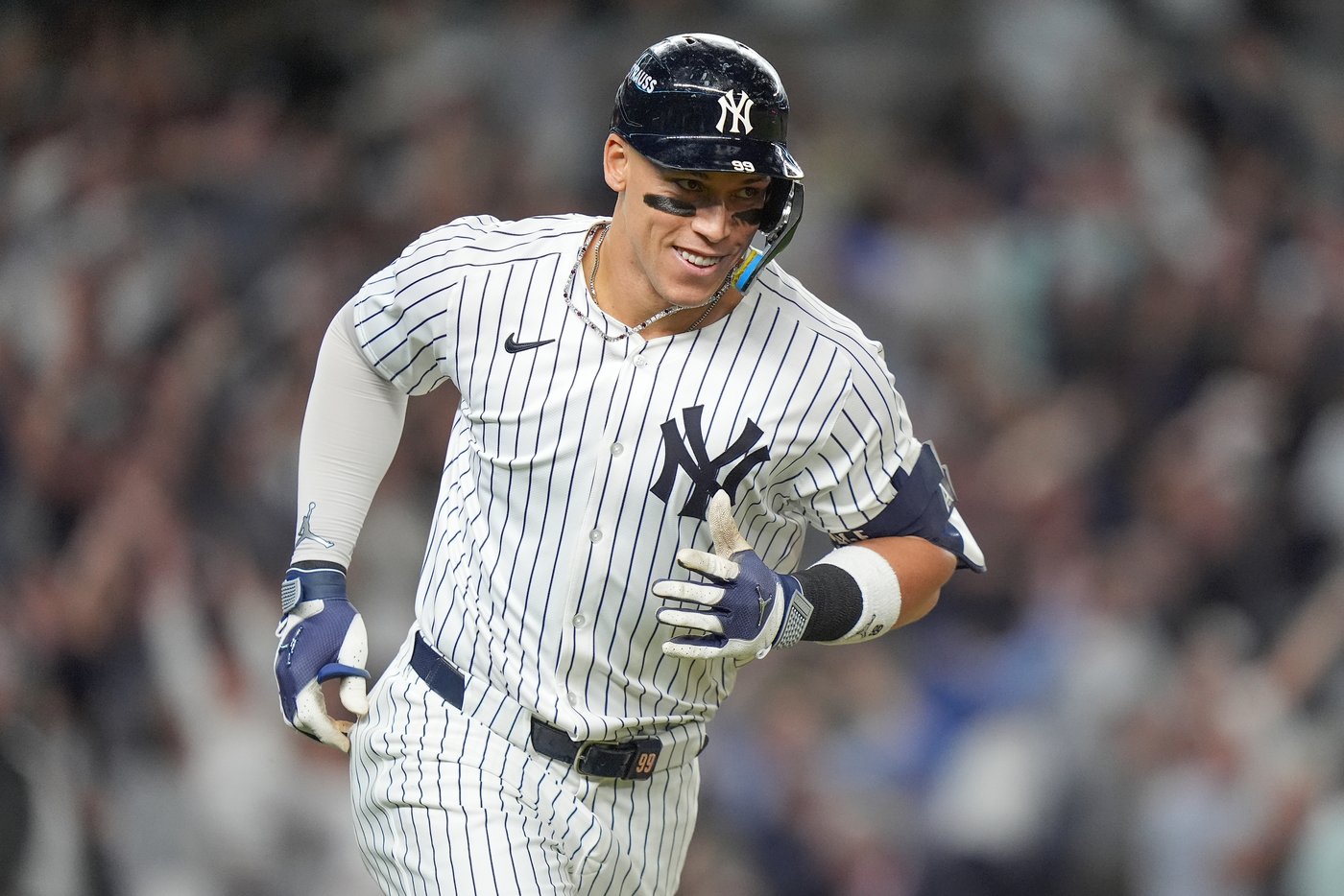 Aaron Judge does it all and rescues Yankees with `amazing swing' against Blue Jays | iNFOnews.ca