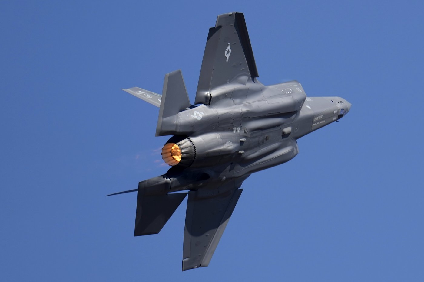 Pilot safe after F-35 military jet suffers 'significant damage' in accident at Alaska base | iNFOnews.ca