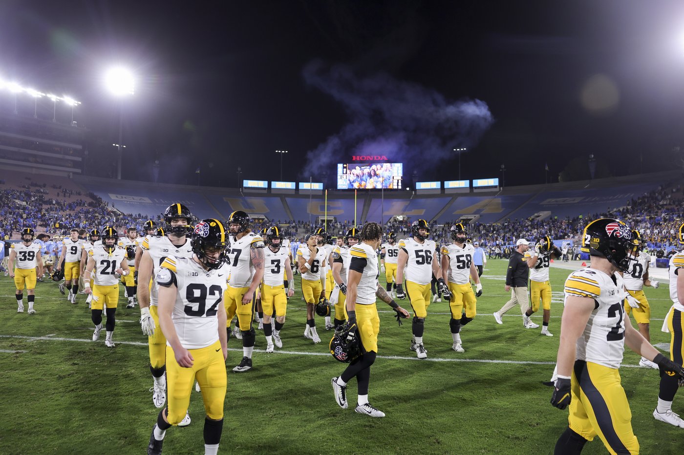 Garbers, Schwesinger lead UCLA past Iowa 20-17 for Bruins' 3rd straight win | iNFOnews.ca Garbers, Schwesinger lead UCLA past Iowa 20-17 for Bruins' 3rd straight win | iNFOnews.ca