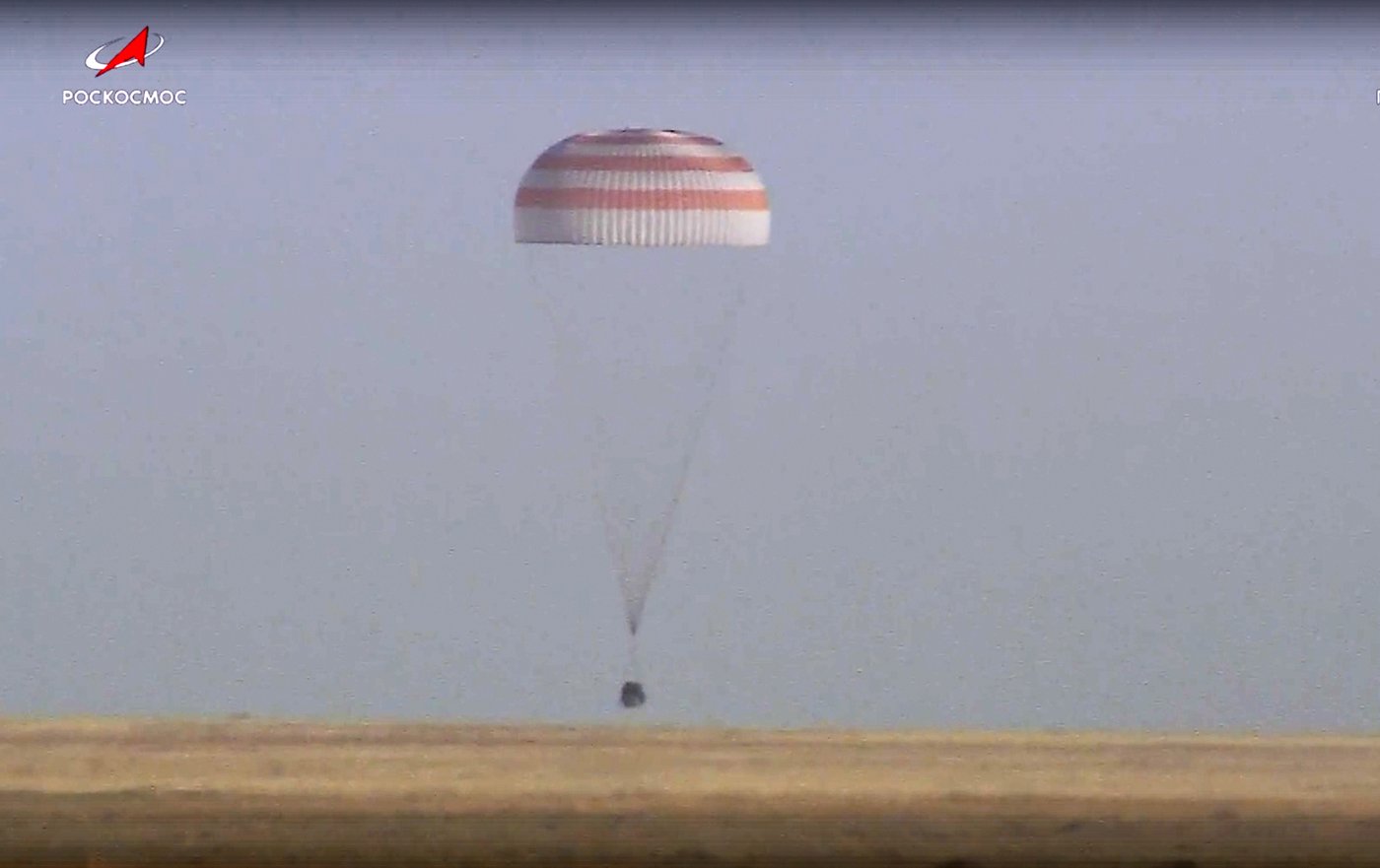 A Soyuz capsule with 2 Russians and 1 American from the International Space Station returns to Earth | iNFOnews.ca A Soyuz capsule with 2 Russians and 1 American from the International Space Station returns to Earth | iNFOnews.ca