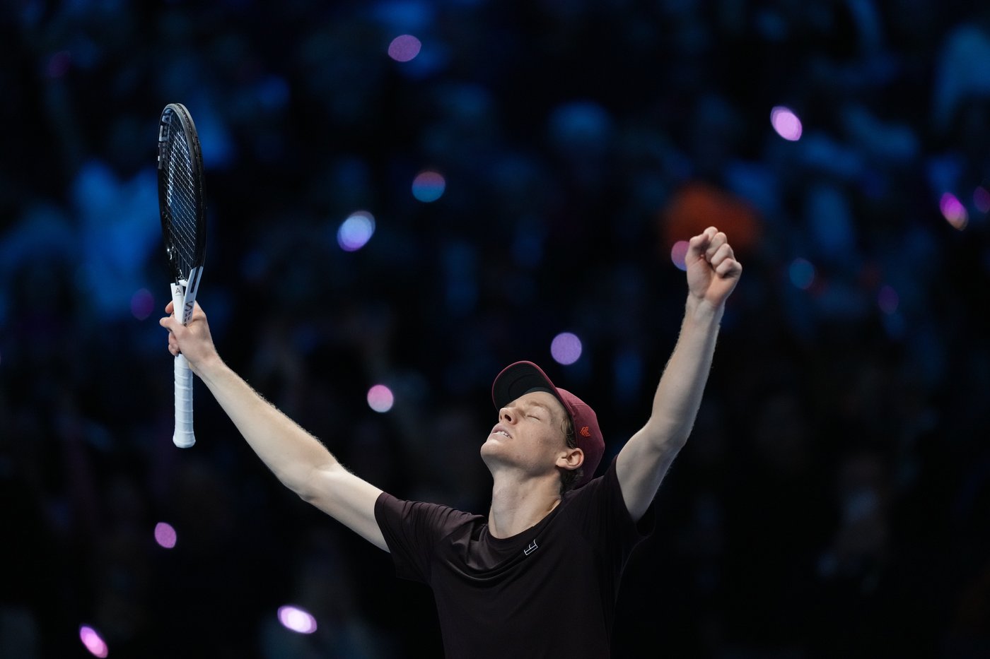 Jannik Sinner beats Carlos Alcaraz to retain ATP Finals title before his home fans | iNFOnews.ca Jannik Sinner beats Carlos Alcaraz to retain ATP Finals title before his home fans | iNFOnews.ca