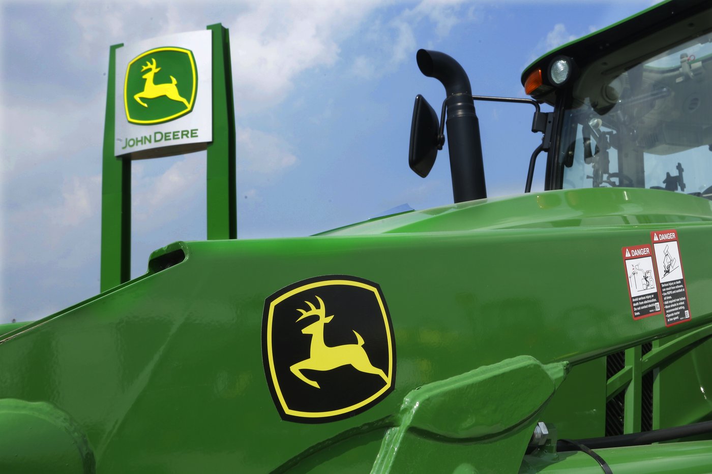 FTC sues Deere & Co. for monopolizing farm-equipment repair market | iNFOnews.ca