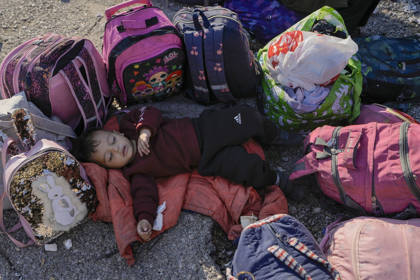 Hundreds of fleeing families sleep on beaches and streets after Israel's strikes shake Beirut | iNFOnews.ca Hundreds of fleeing families sleep on beaches and streets after Israel's strikes shake Beirut | iNFOnews.ca