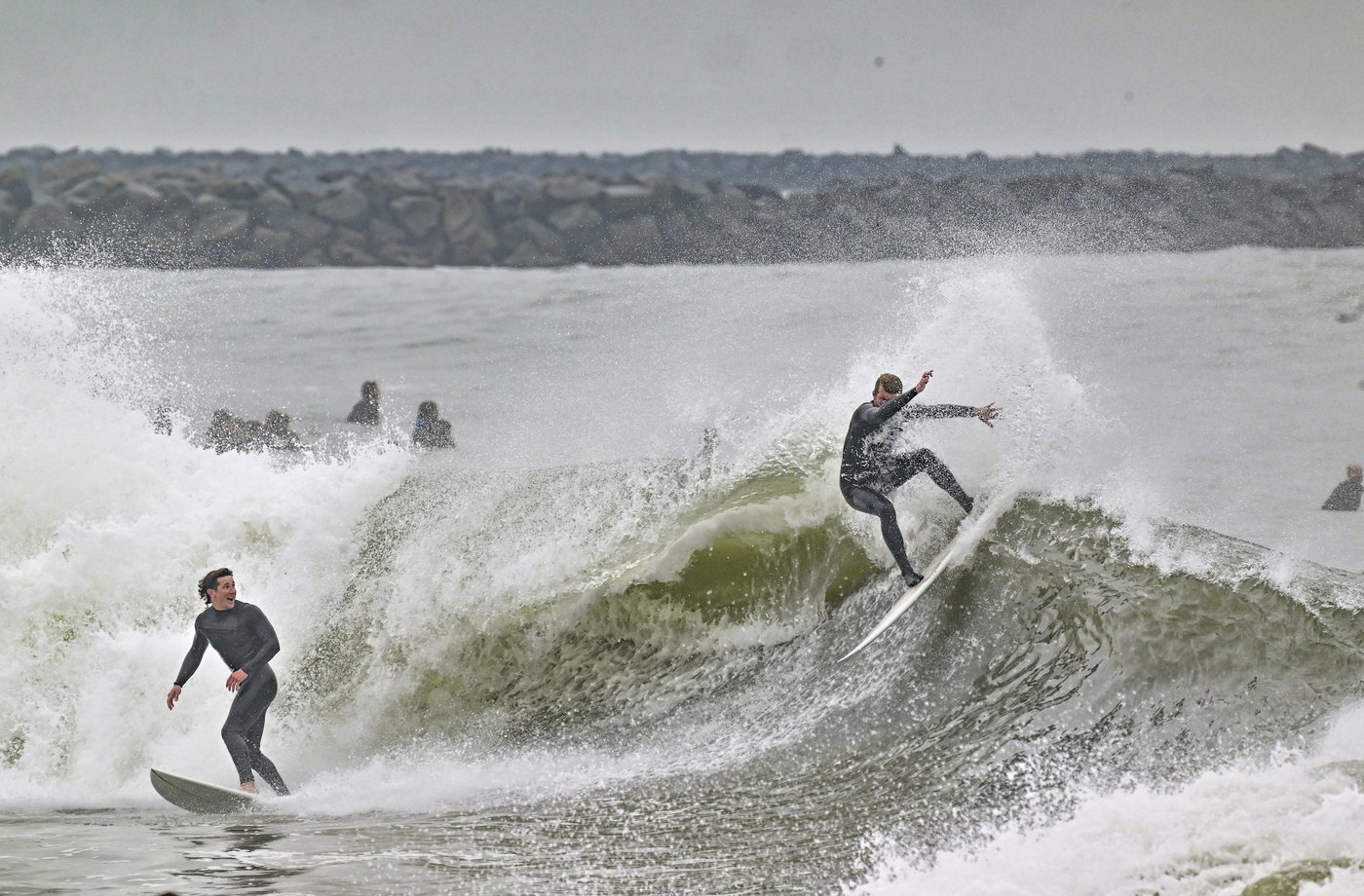 2 rescued after California pier partially collapses due to heavy surf from major Pacific storm | iNFOnews.ca 2 rescued after California pier partially collapses due to heavy surf from major Pacific storm | iNFOnews.ca