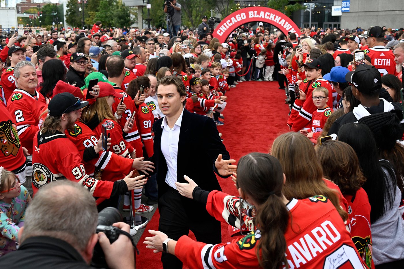 Blackhawks highlight their rich history before the home opener for their centennial season | iNFOnews.ca