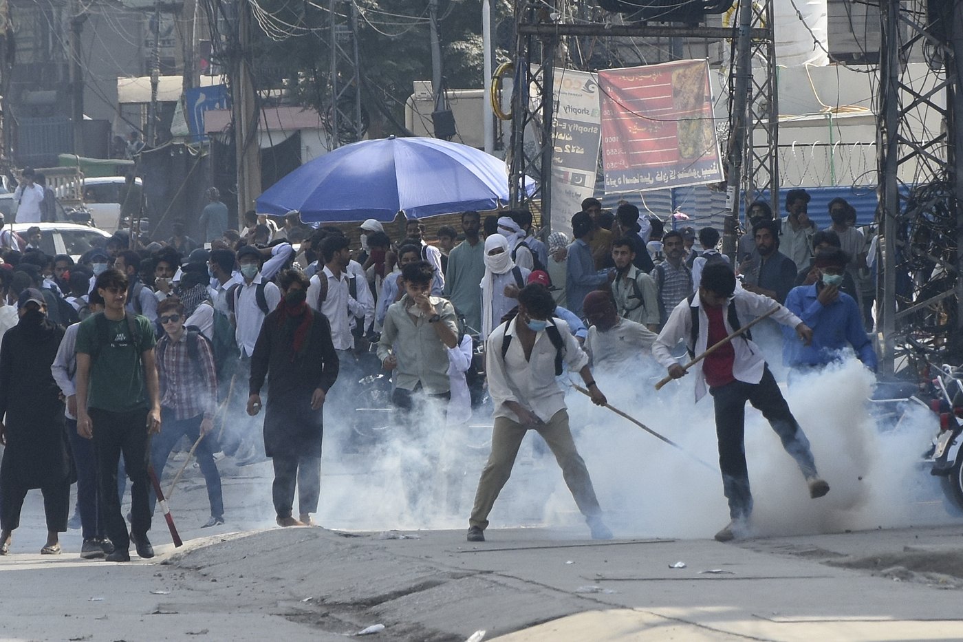 Pakistani police fire tear gas at protesting students as anger spreads over alleged on-campus rape | iNFOnews.ca