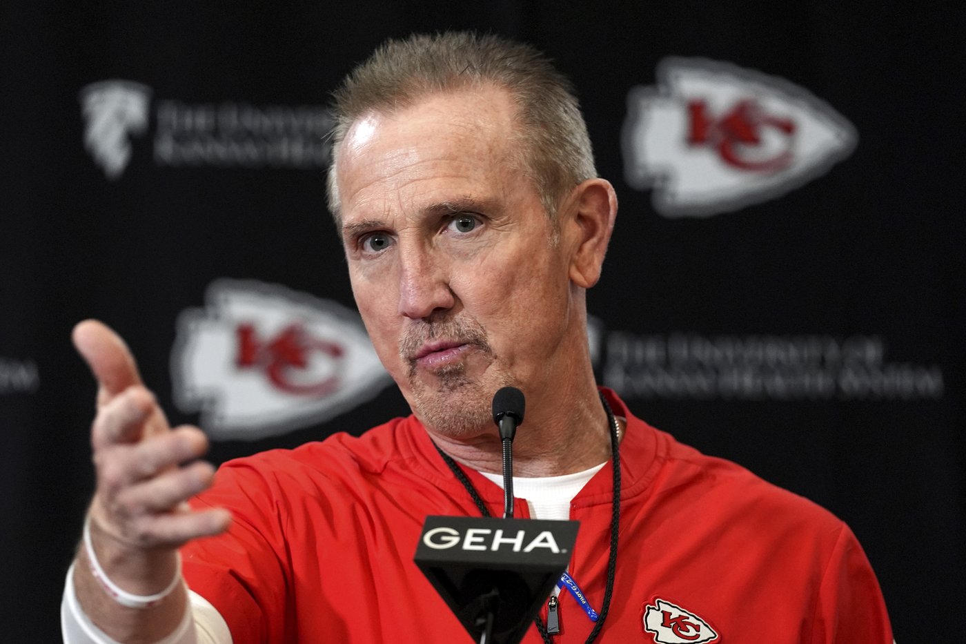 Eagles-Chiefs Super Bowl is a matchup of some of the brightest and oldest minds in the NFL | iNFOnews.ca