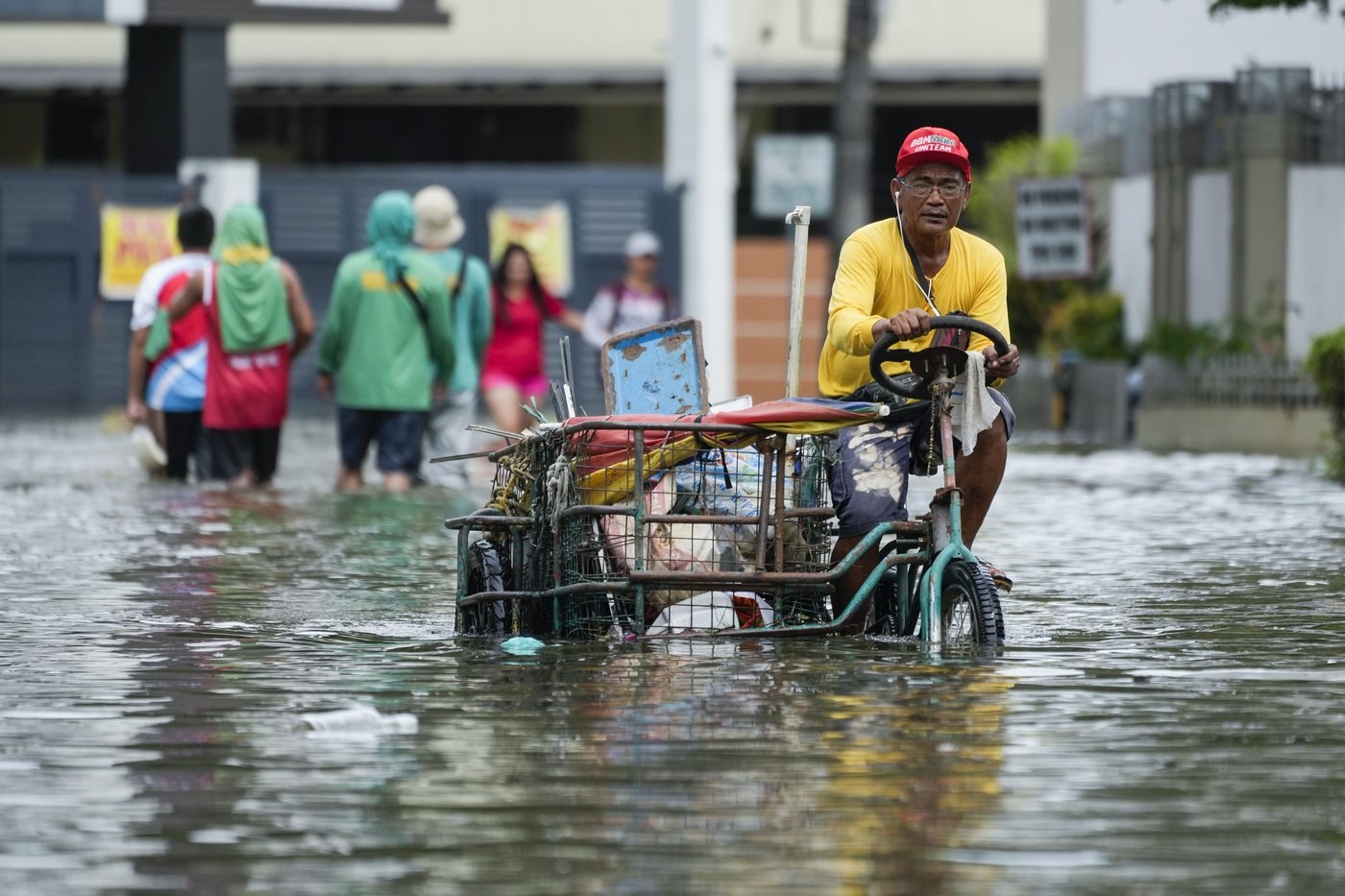 Storm blows away from northern Philippines leaving 82 dead but forecasters warn it may do a U-turn | iNFOnews.ca Storm blows away from northern Philippines leaving 82 dead but forecasters warn it may do a U-turn | iNFOnews.ca